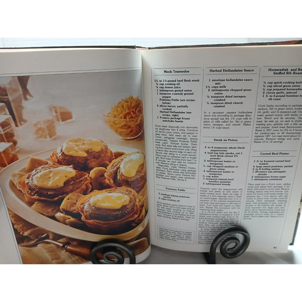 Treasury of Christmas Crafts and Foods Better Homes and Gardens 1980 Vintage